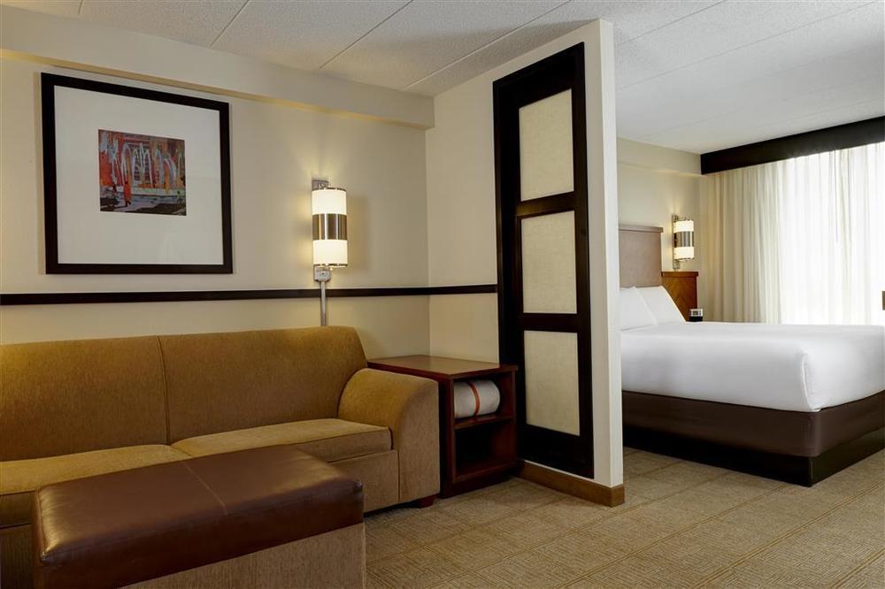 Hyatt Place Dallas Park Central Room photo